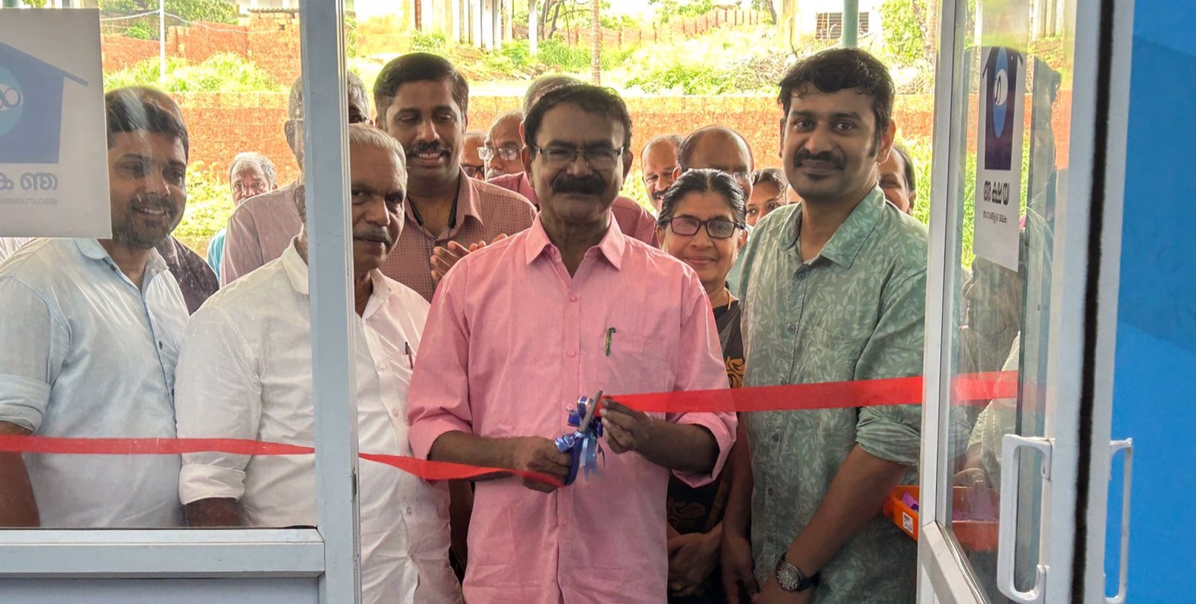 അക്ഷയ ഇ -കേന്ദ്രം ശ്രീ. പി. മുകുന്ദൻ ഉദ്ഘാടനം ചെയ്തു 