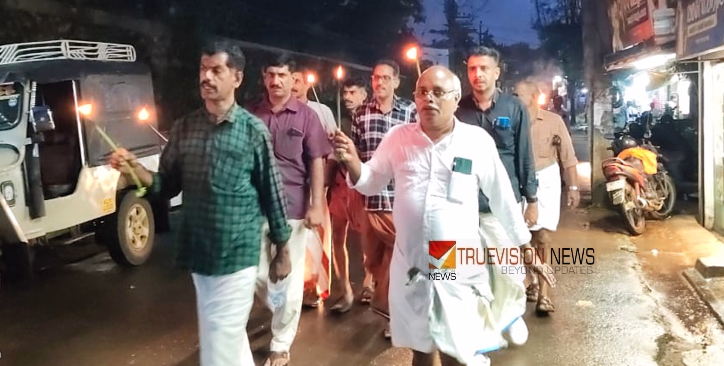 പന്തം കൊളുത്തി; ദേശീയ പണിമുടക്കിന് ആഹ്വാനവുമായി തൊഴിലാളികൾ