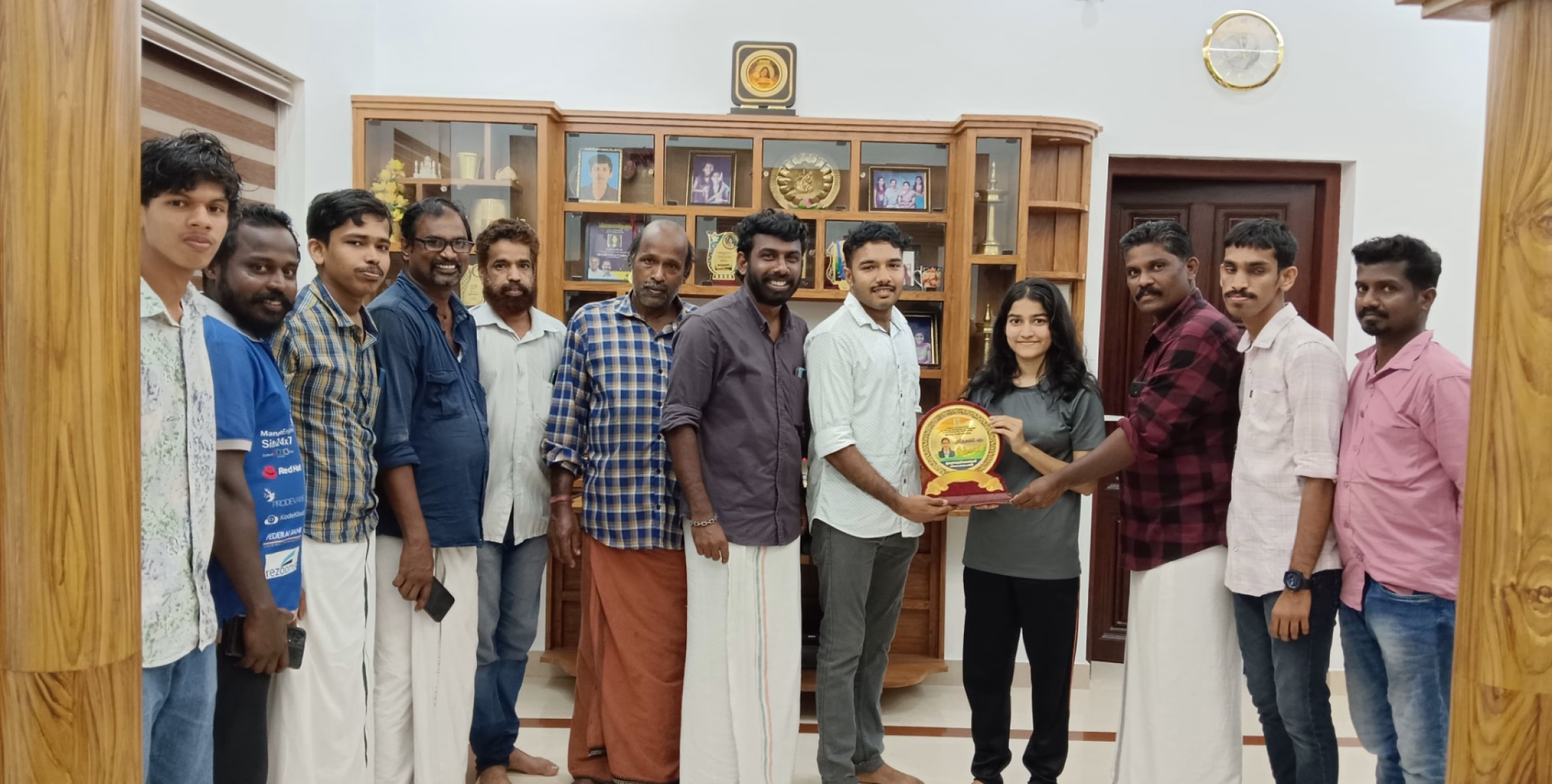 ബി.ബി.എ  ഏവിയേഷൻ & ഹോസ്പിറ്റാലിറ്റി പരീക്ഷയിൽ ഒന്നാം റാങ്ക് നേടിയ  ശ്രീലക്ഷ്മിയെ ഇന്ത്യൻ യൂത്ത് കോൺഗ്രസ്സ് പരിയാരം മണ്ഡലം കമ്മിറ്റിയുടെ നേതൃത്വത്തിൽ അനുമോദിച്ചു 