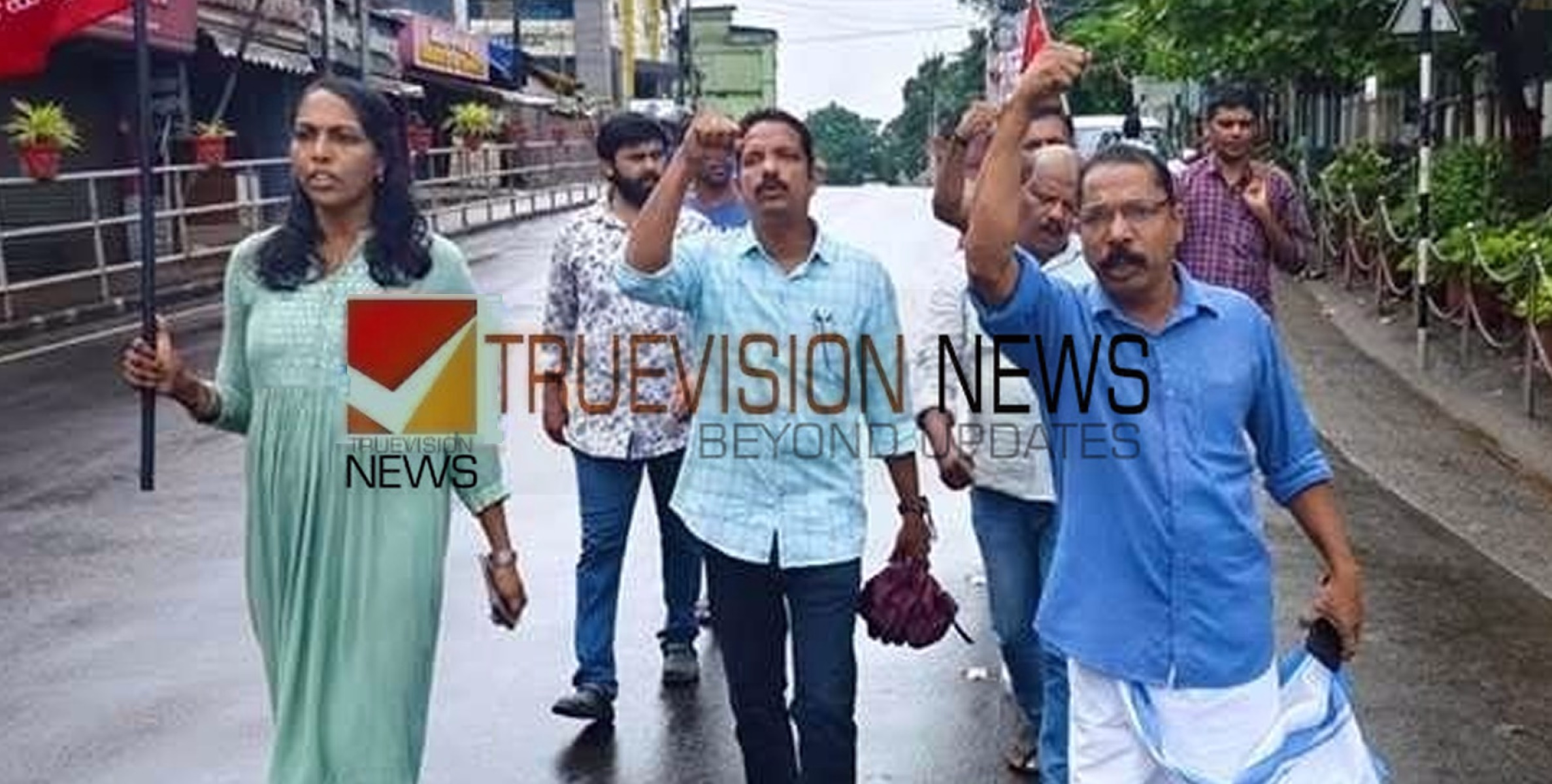 പണിമുടക്ക് ദിനത്തിൽ വടകരയിൽ പ്രകടനവും വിശദീകരണ യോഗവും സംഘടിപ്പിച്ചു