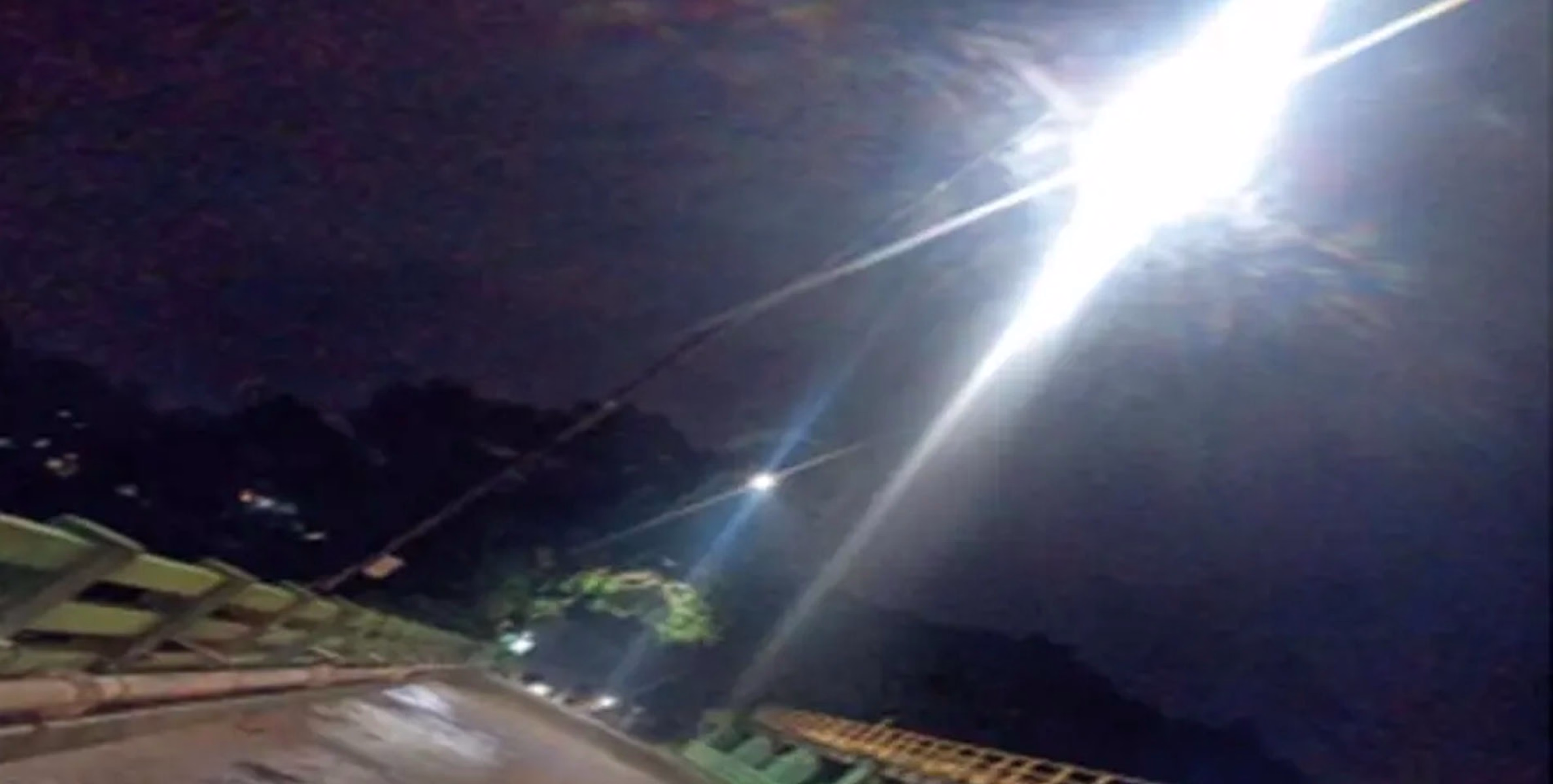 ആറാട്ടുകടവ് പാലത്തിൽ വെളിച്ചമെത്തി   