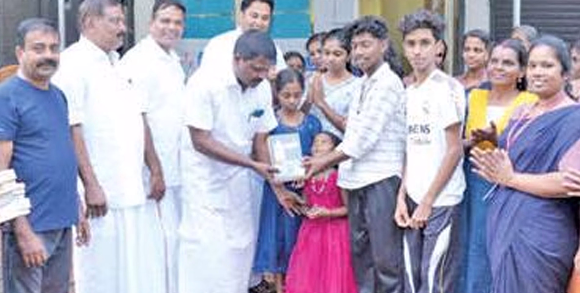കരുത്ത് തെളിയിച്ച് മുന്നേറുന്നു ; പാമ്പാക്കുടയിൽ കുടുംബശ്രീ വായനയുടെ ലോകത്തേക്കും വാതിൽ തുറക്കുന്നു