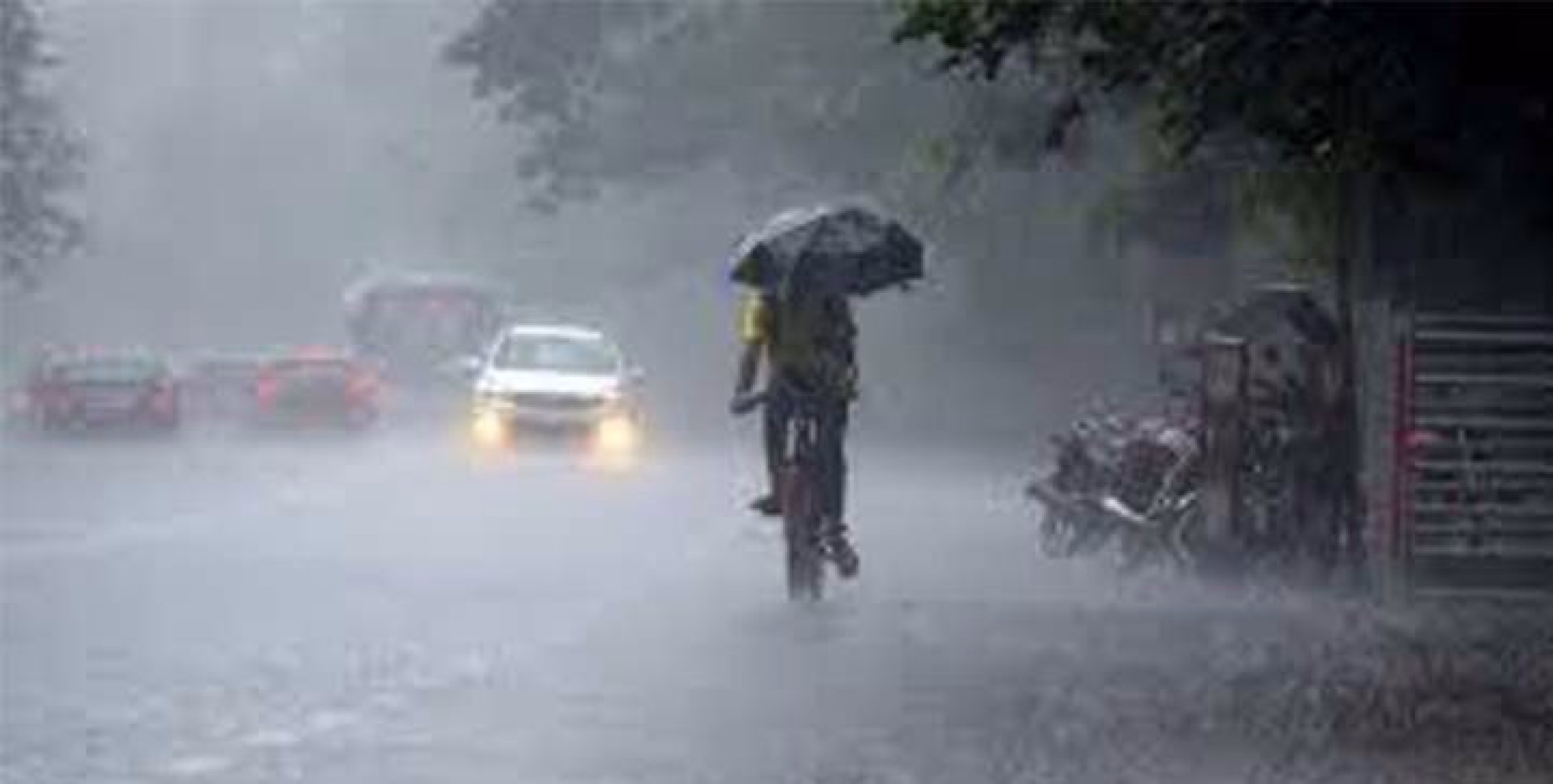 കേരളത്തിൽ ഇന്ന് അതിശക്ത മഴയ്ക്ക് സാധ്യത ; 60 കിലോമീറ്റർ വരെ വേഗതയിൽ കാറ്റ് വീശിയേക്കും