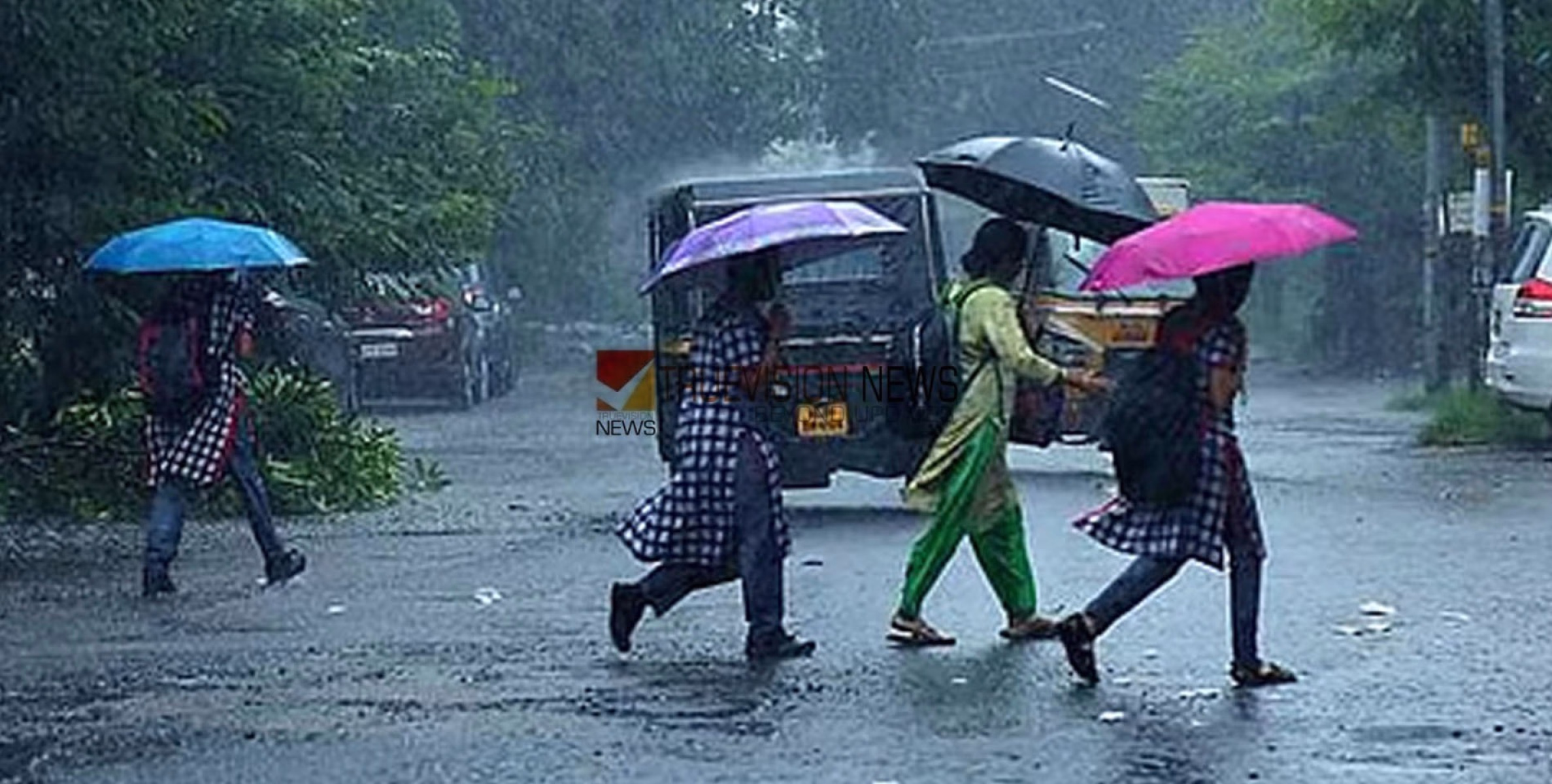 കോഴിക്കോടും അവധി, കനത്ത മഴ; രണ്ട് ജില്ലകളിലെ വിദ്യാഭ്യാസ സ്ഥാപനങ്ങൾക്ക് നാളെ അവധി