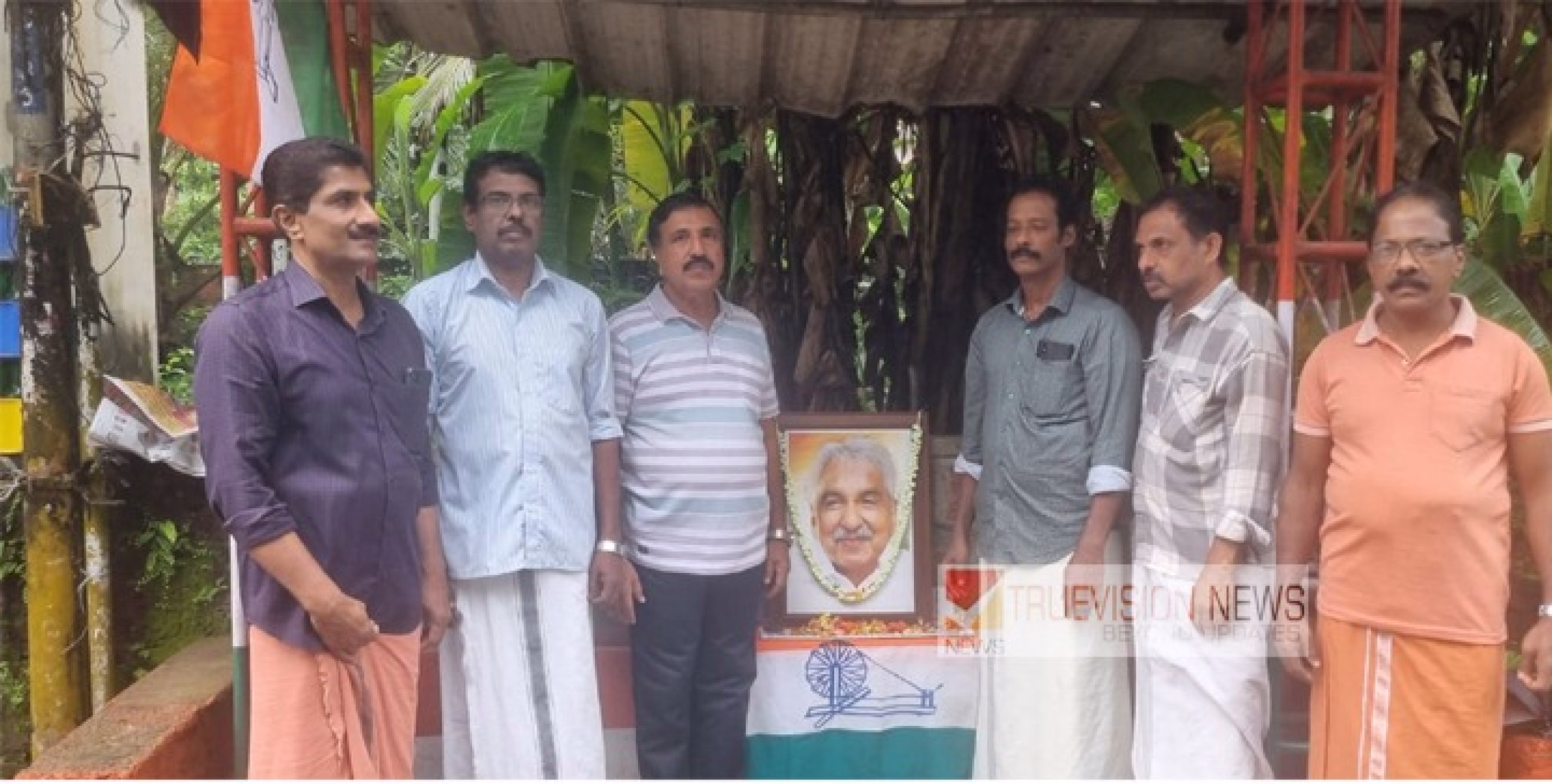 മുൻ മുഖ്യമന്ത്രി ഉമ്മൻചാണ്ടിയെ മനേക്കരയിൽ അനുസ്മരിച്ചു.