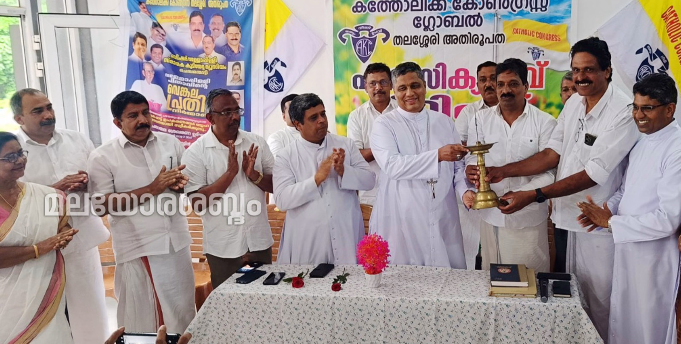 ബിഷപ് വള്ളോപ്പിള്ളി പ്രതിമ നിർമ്മാണ വെങ്കല ശേഖരണം: അതിരൂപതാ തല ഉദ്ഘാടനം നടന്നു