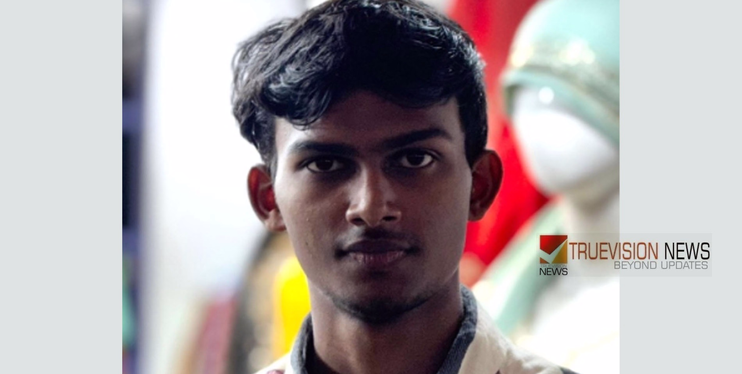  കോഴി വണ്ടിക്ക് പിന്നിൽ സ്‌കൂട്ടറിടിച്ച്  അപകടം; ജിമ്മിൽ പോവുകയായിരുന്ന വിദ്യാർത്ഥിക്ക് ദാരുണാന്ത്യം