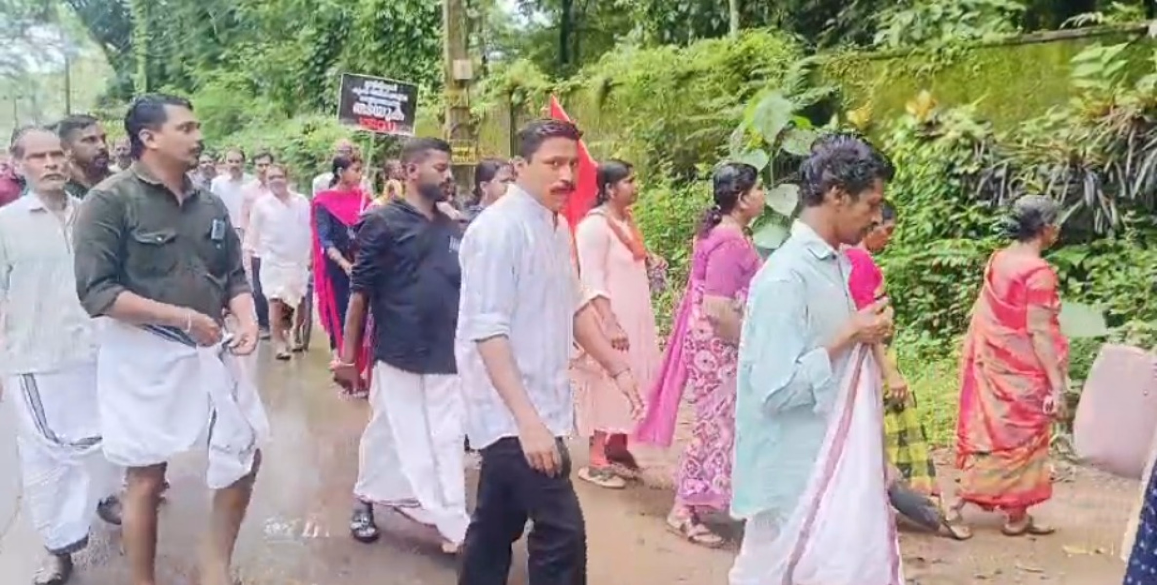 കണ്ണവം മേഖലയിലെ വന്യമൃഗ ശല്യം: ഫോറസ്റ്റ് ഓഫീസിലേക്ക് പ്രതിഷേധ മാർച്ച്