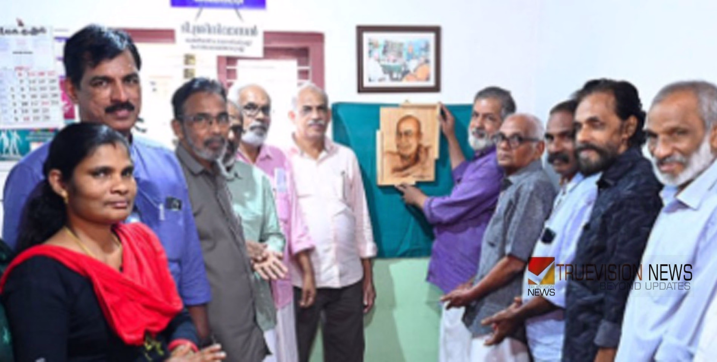 പാരമ്പര്യ വൈദ്യൻ; സ്വാമി നിർമ്മലാനന്ദ ഗിരി മഹാരാജിൻ്റെ ഫോട്ടോ പ്രകാശനം ചെയ്തു 