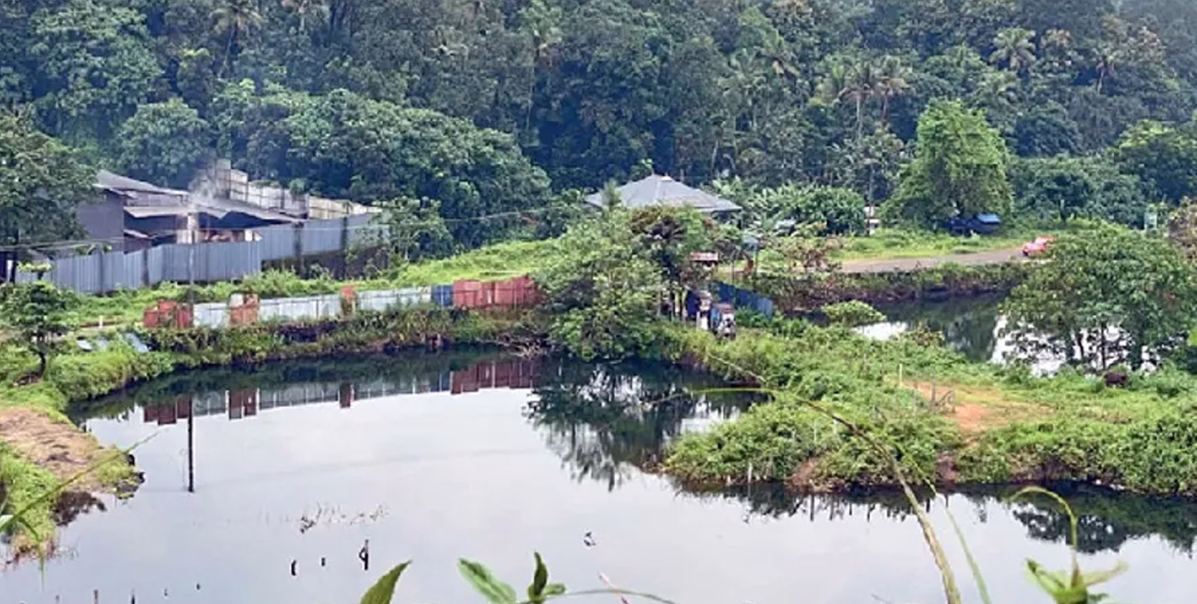 സർക്കാർഭൂമി കൈയേറി പാറഖനനം നടത്തി ; പാറമടയിൽ കെട്ടിനിൽക്കുന്ന വെള്ളം അപകടഭീഷണിയാകുന്നു