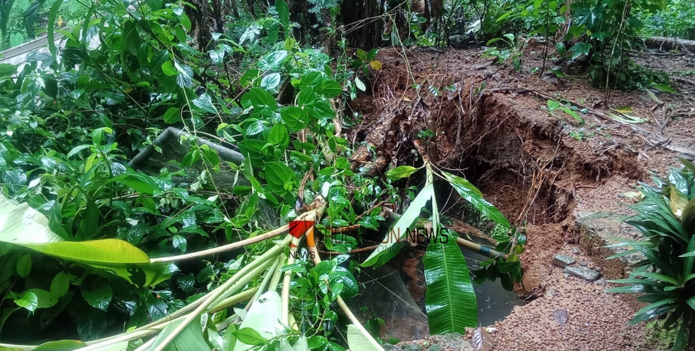 അപകടം ഒഴിവായി; കോടഞ്ചേരിയിൽ വീട്ടിനോട് ചേർന്ന കിണർ ഇടിഞ്ഞ് താഴ്ന്നു