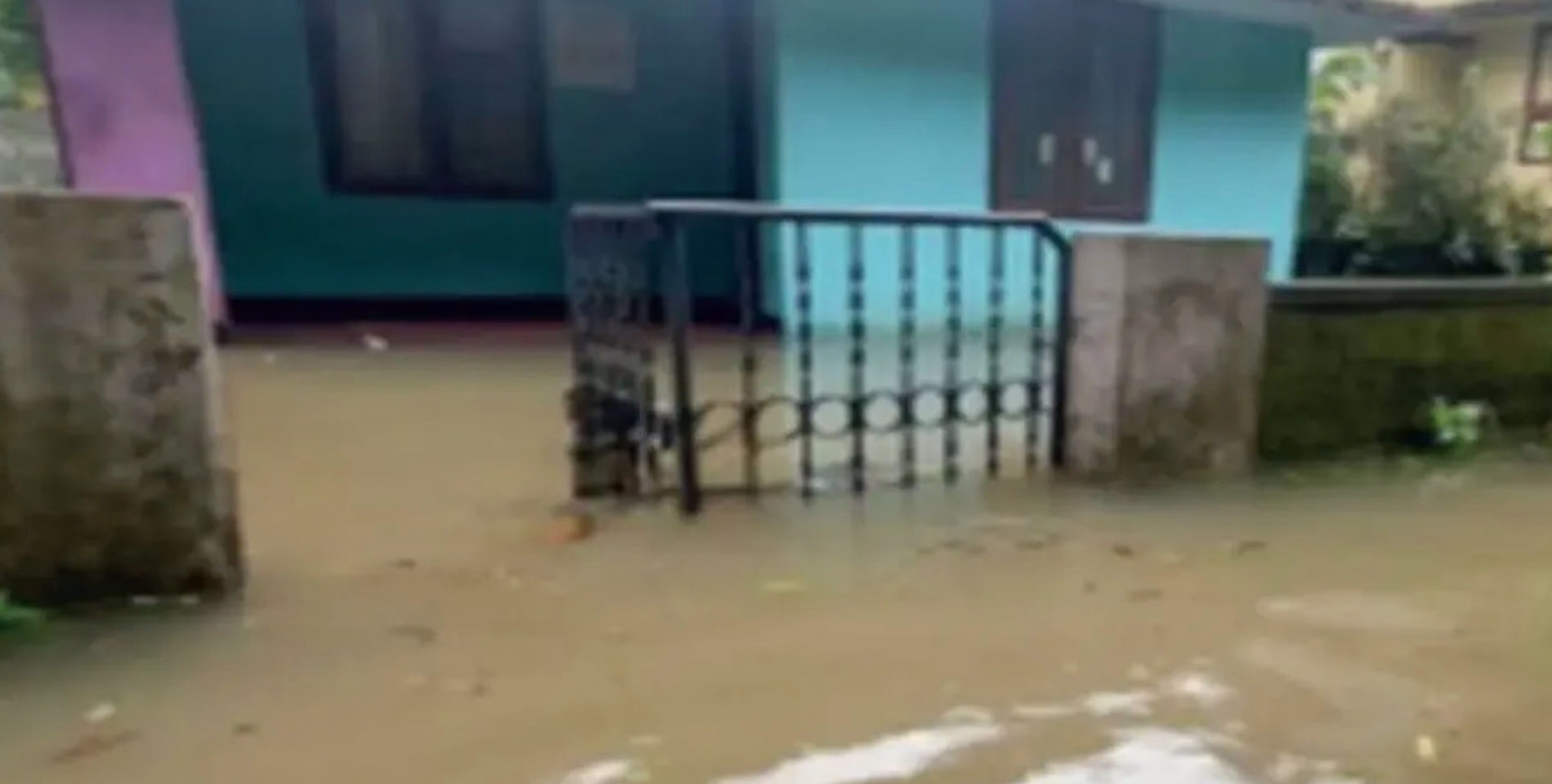  ആശങ്കയിൽ കുടുംബങ്ങൾ ;  വീടുകളിൽ വെള്ളം കയറി  