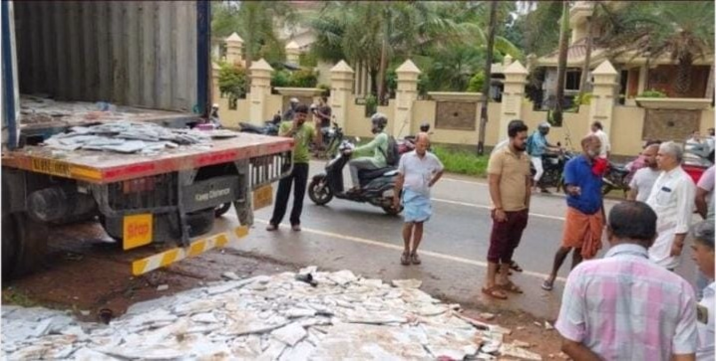 പുന്നാട് മാർബിൾ ദേഹത്ത് വീണ് രണ്ട് ചുമട്ടുതൊഴിലാളികൾക്ക് പരിക്ക്