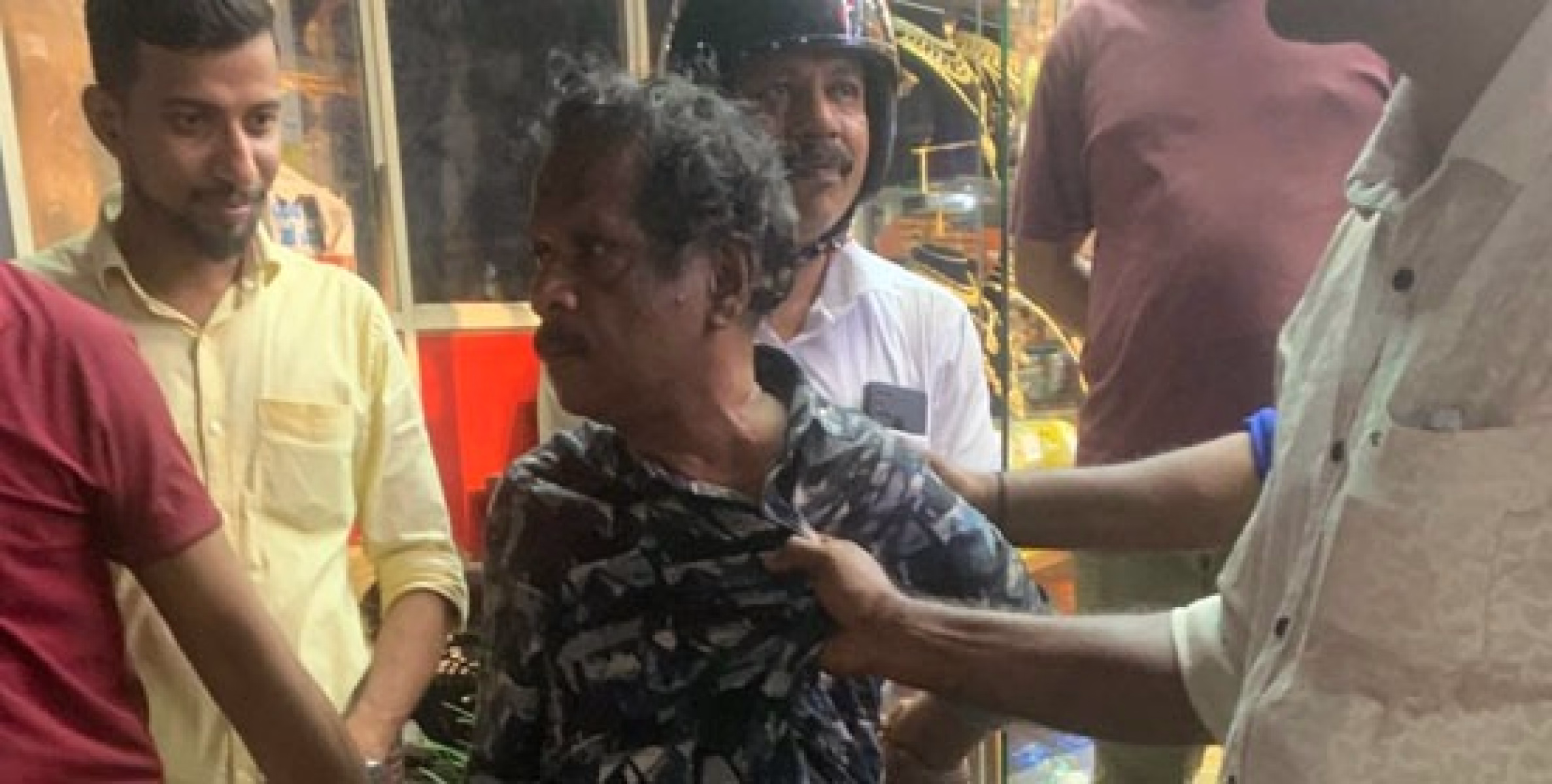 കയ്യോടെ പൊക്കി; കുറ്റ്യാടിയിൽ യുവതിയുടെ മാല പൊട്ടിക്കാൻ ശ്രമിച്ച വയോധികൻ പിടിയിൽ