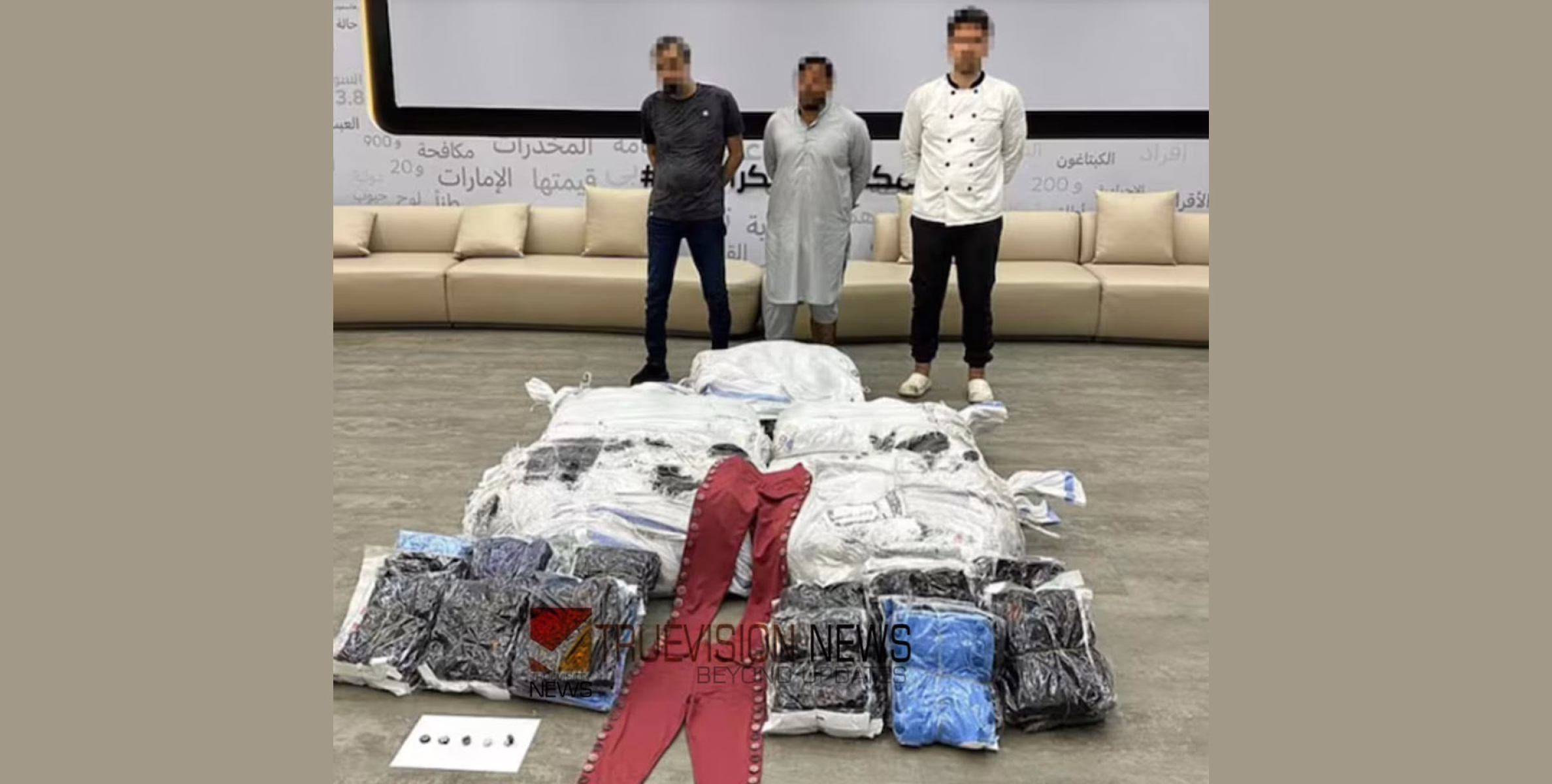 വസ്ത്ര ബട്ടണുകൾക്കുള്ളിൽ ഒളിപ്പിച്ച് ലഹരിമരുന്ന് കടത്ത്: ദുബായിൽ മൂന്നംഗ സംഘം പിടിയിൽ