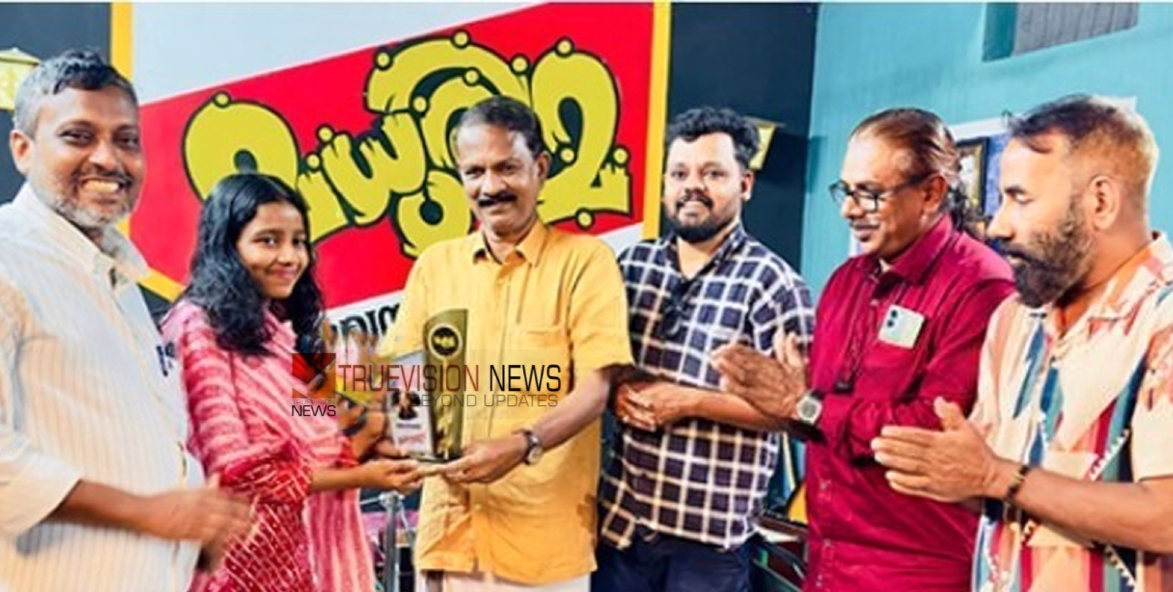 സ്നേഹാദരം; വടകരയിലെ ഗസൽ ലോകത്തിന് അഭിമാനമായി ആർദ്ര വി. അനിലിനെ ആദരിച്ച് മധുരിമ മ്യൂസിക് ദർബാർ