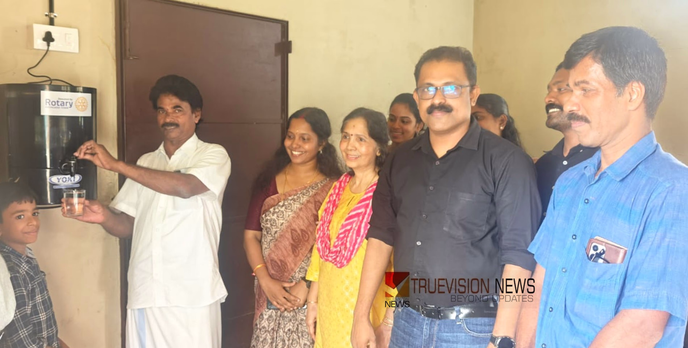 റോട്ടറി മാതൃക ; കച്ചേരി എൽപി സ്കൂളിൽ വാട്ടർ പ്യൂരിഫയർ വിതരണം ചെയ്തു