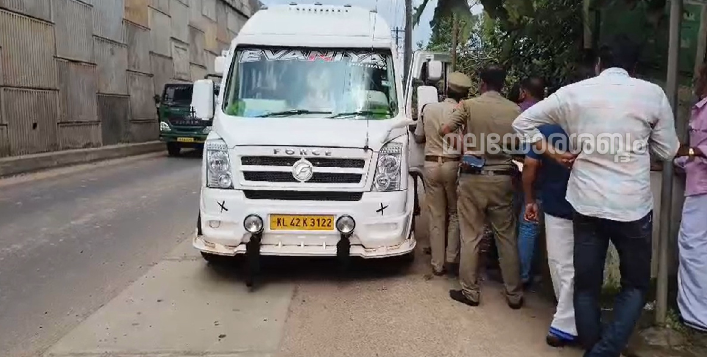 പയ്യന്നൂരിൽ 3 കിലോ കഞ്ചാവ് പിടികൂടി; 5 പേർ പിടിയിൽ