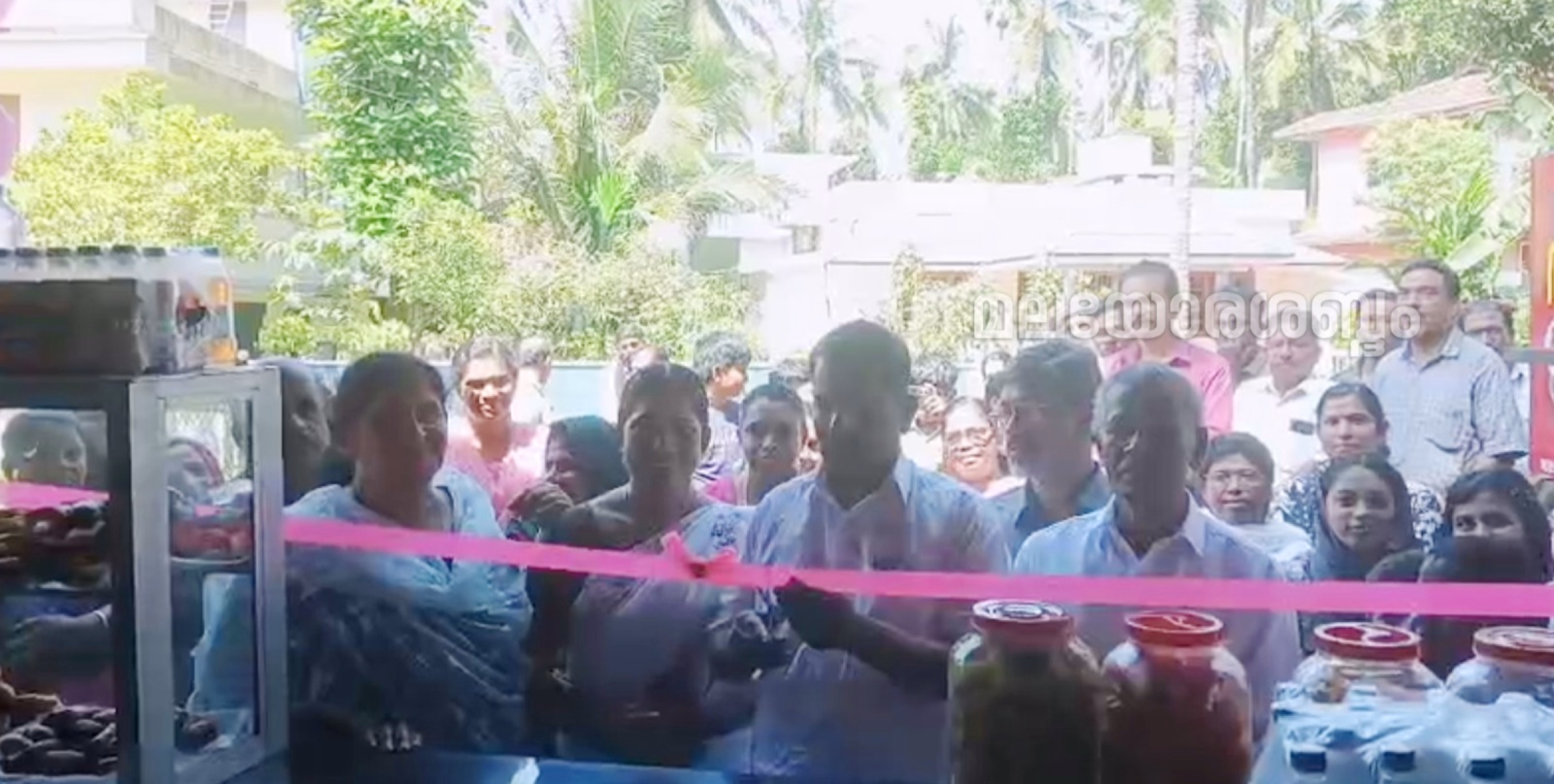 കരിക്കോട്ടക്കരി യിൽ വനിതാ കഫേ ഉദ്ഘാടനം ചെയ്തു