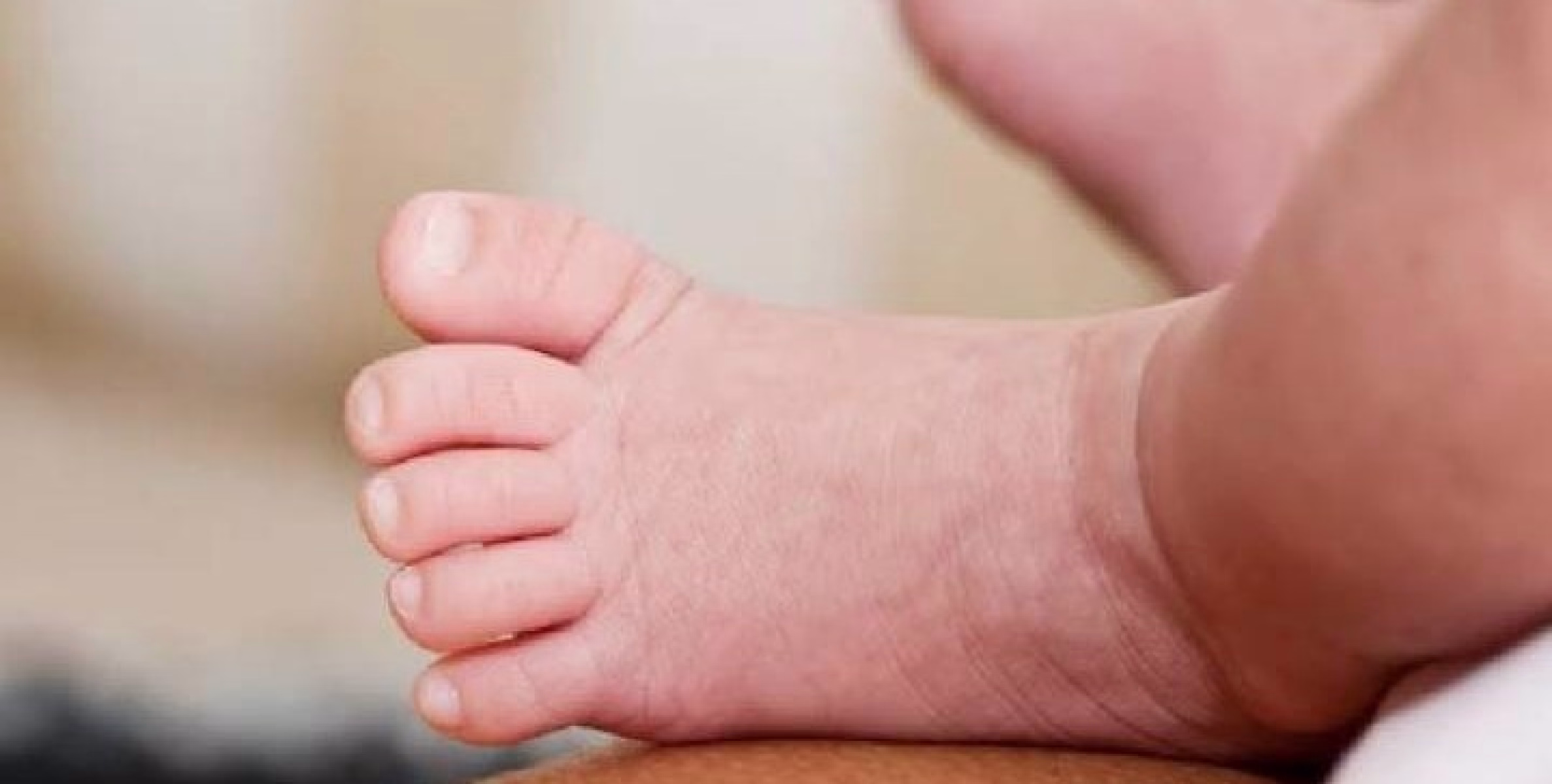 അങ്കമാലി കറുകുറ്റിയില്‍ ആറ് മാസം പ്രായമുള്ള കുഞ്ഞിനെ കഴുത്തറുത്ത് കൊന്നു