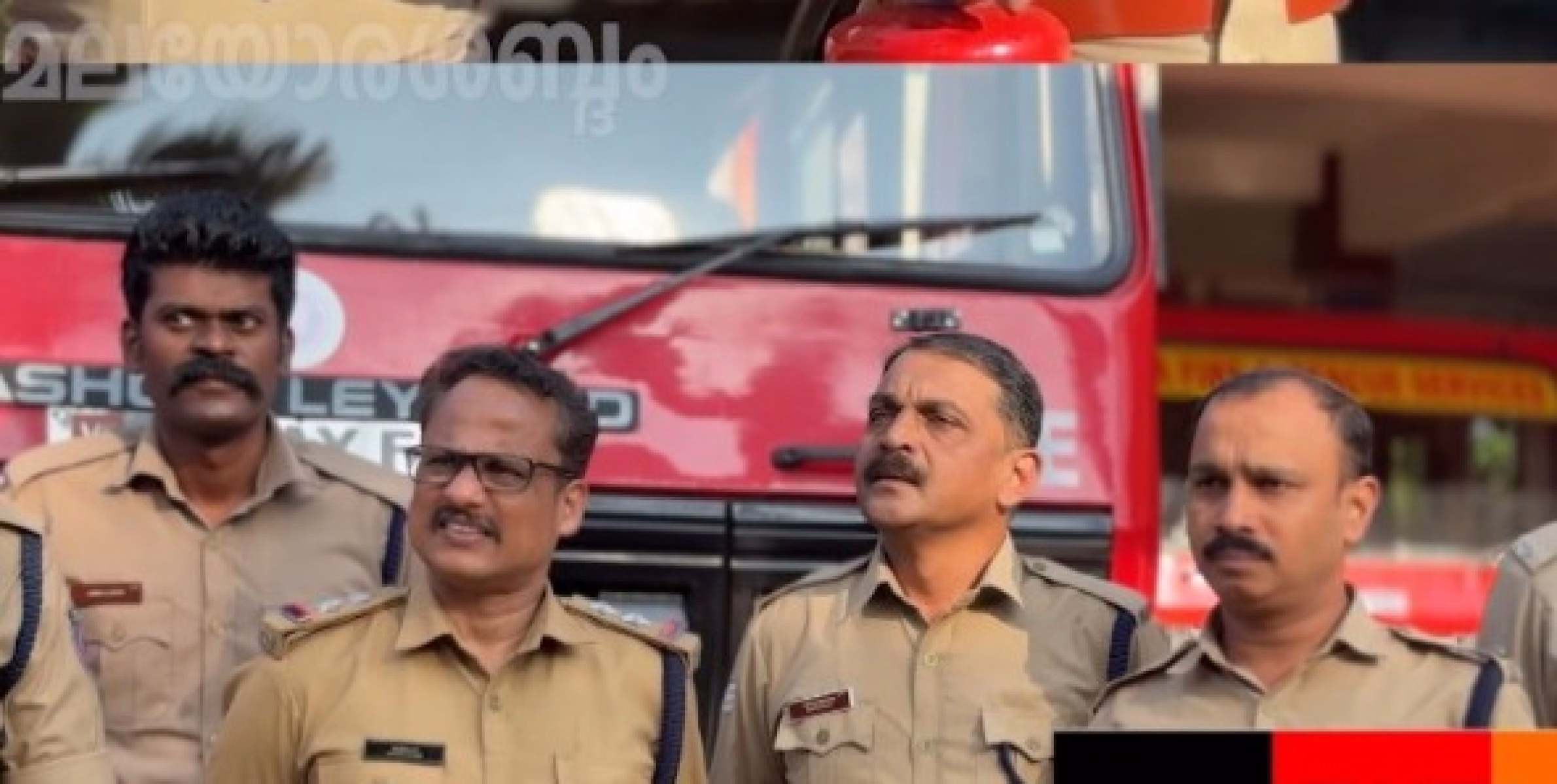 ട്രെൻഡിനൊപ്പം ചേർന്ന്  സോഷ്യൽമീഡിയ കത്തിച്ച് പയ്യന്നൂർ അഗ്നിരക്ഷാസേനാംഗങ്ങൾ