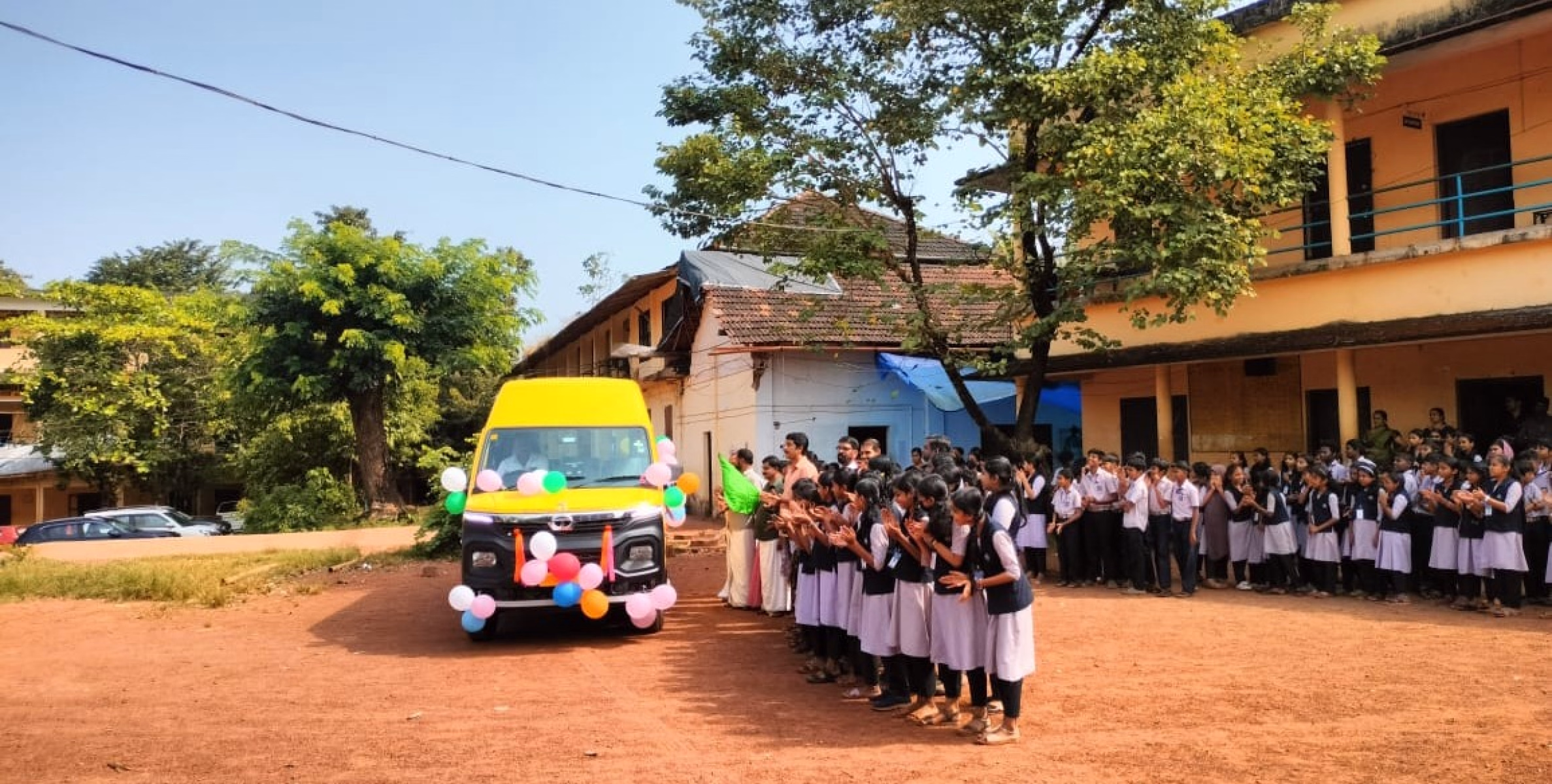 മണത്തണ ഗവ: ഹയർ സെക്കൻ്ററി സ്കൂളിൽ സ്കൂൾ ബസിൻ്റെ ഫ്ളാഗ് ഓഫ് ചടങ്ങ് നടന്നു