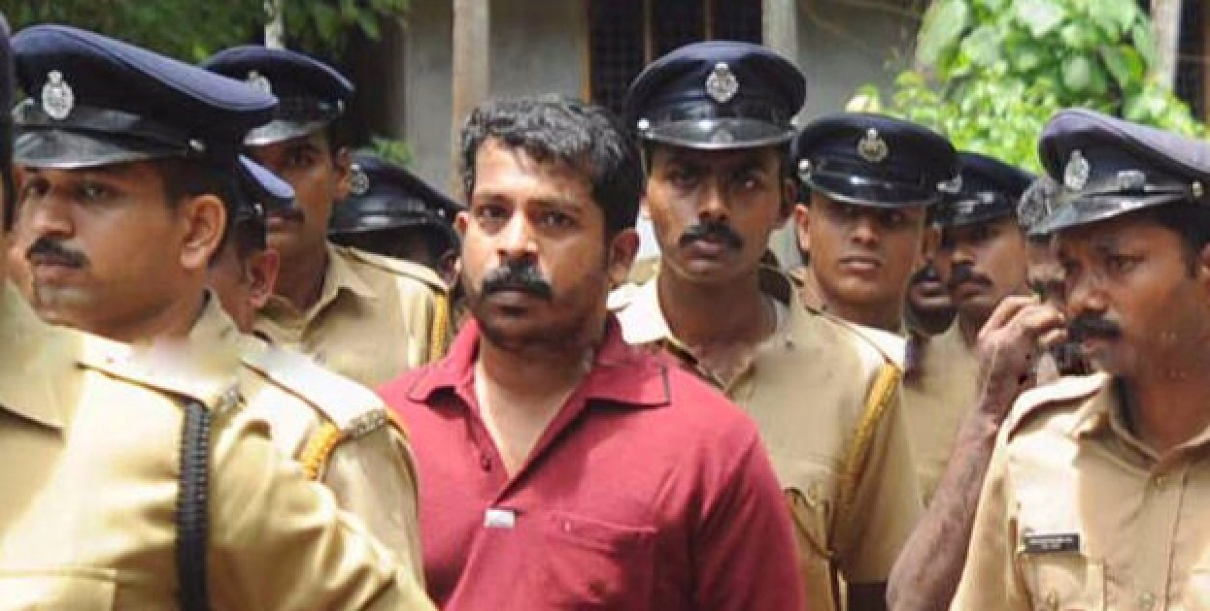  കൊടിസുനിയെ ജയിൽ മാറ്റണമെന്ന് ആവശ്യപ്പെട്ട് അമ്മ ഹൈക്കോടതിയിൽ