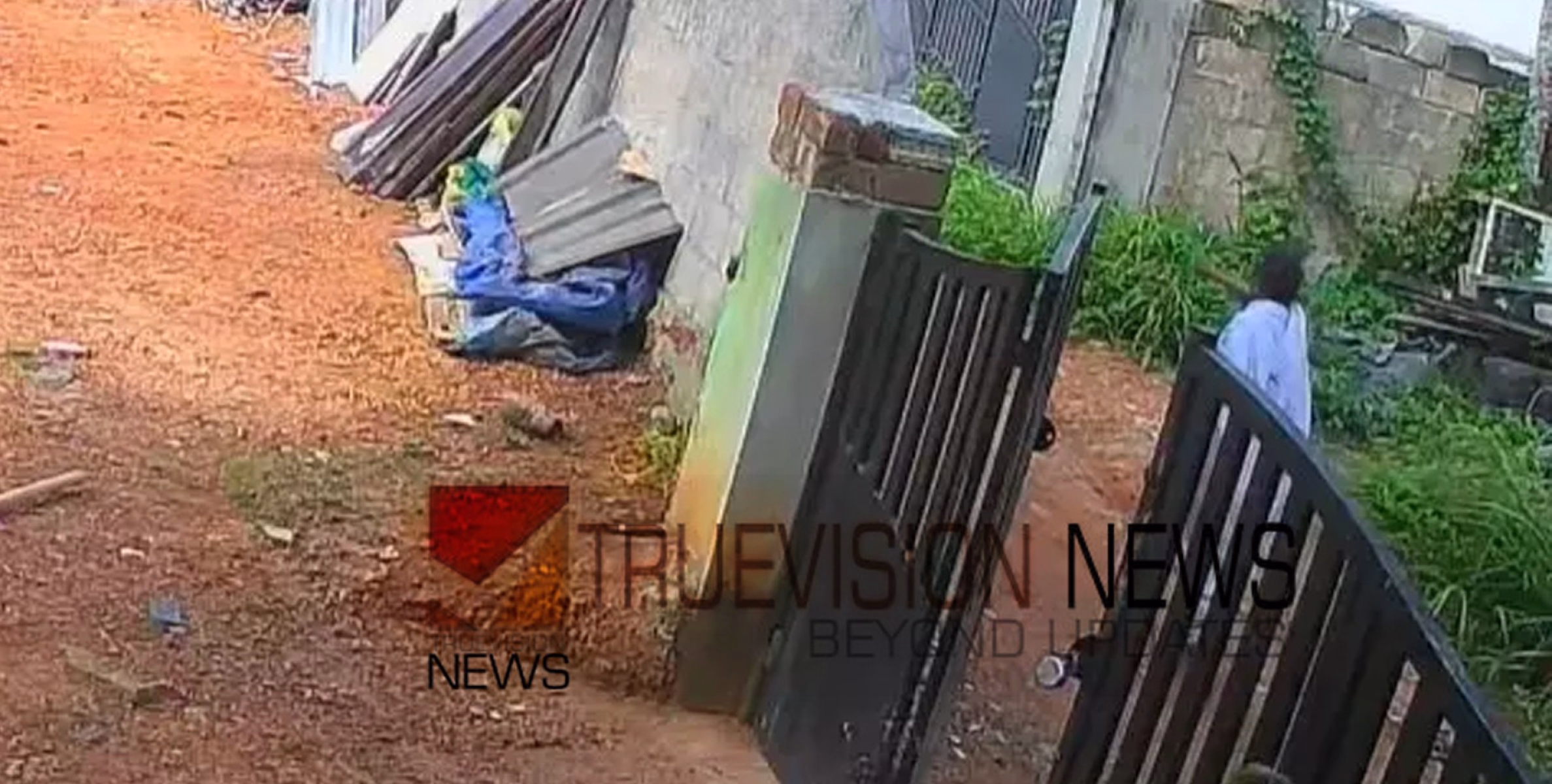 പ്രായത്തെയെങ്കിലും മാനിക്കാം ...! വഴി തർക്കം;  62 വയസ്സുകാരിയെ ക്രൂരമായി മർദ്ദിച്ച് അയൽവാസി