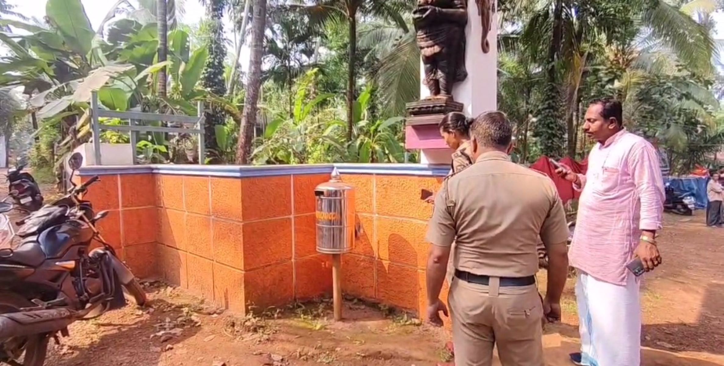 പാനൂർ പൂത്തുരിൽ ക്ഷേത്രത്തിൽ മോഷണം : ഭണ്ഡാരം തകർത്ത് പണം കവർന്നു