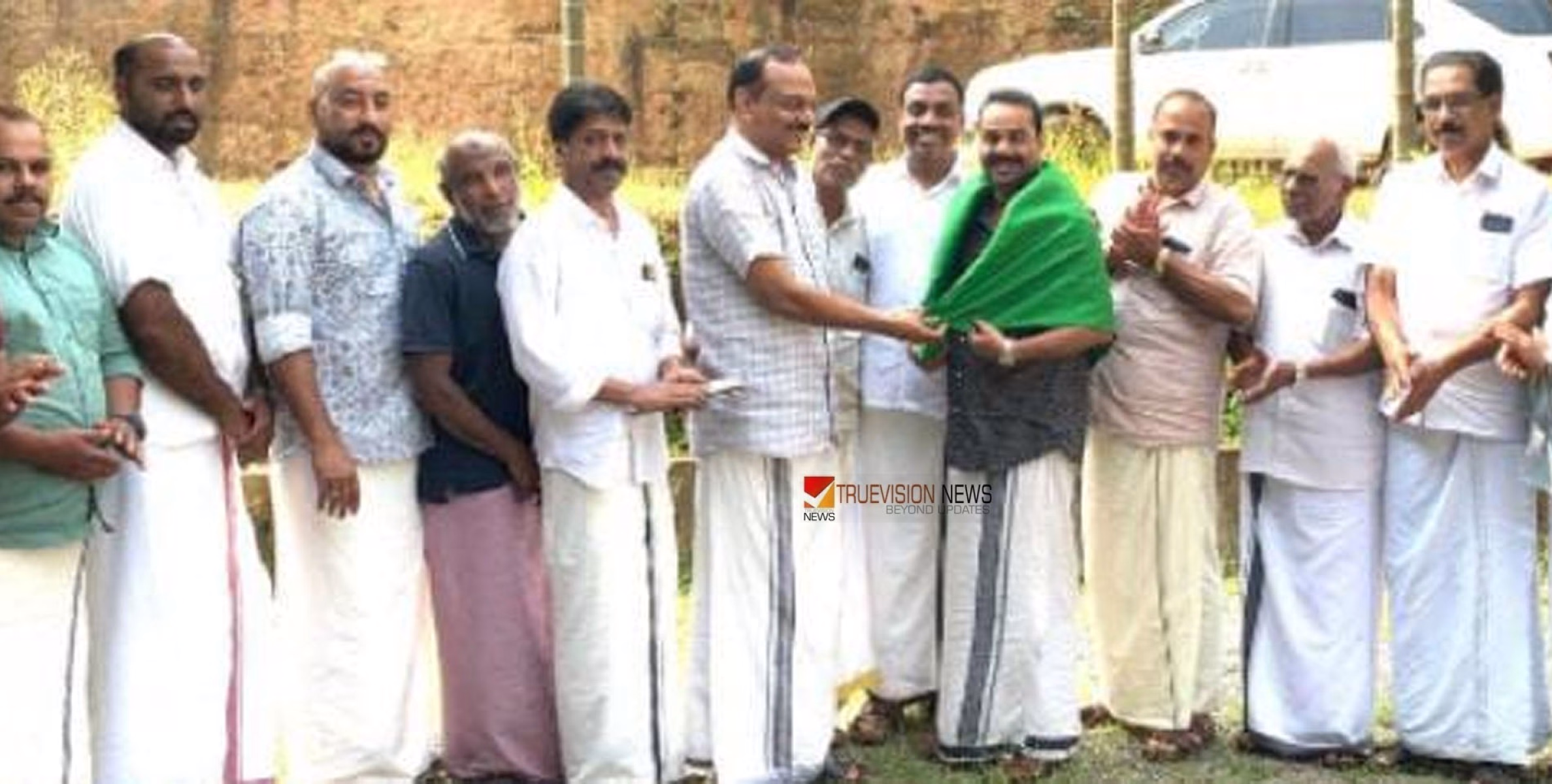 ജില്ലാ പഞ്ചായത്ത് സ്ഥാനാർത്ഥിക്ക് വാണിമേലിൽ സ്വീകരണം നൽകി