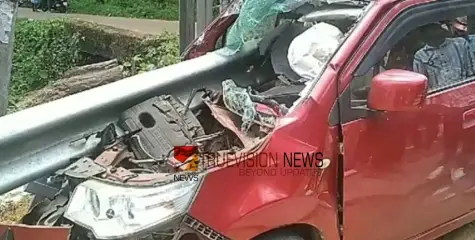 #accident | കാർ നിയന്ത്രണം തെറ്റി ഡിവൈഡറിൽ ഇടിച്ച് മറിഞ്ഞ് അപടം ; രണ്ട് പേർക്ക് ദാരുണാന്ത്യം