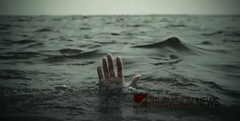 #drowned | ഹൗസ്‌ബോട്ടിൽ നിന്ന്  കായലിലേക്കുചാടിയ മകളെ രക്ഷിക്കാൻ ശ്രമിച്ച പിതാവ് മുങ്ങിമരിച്ചു