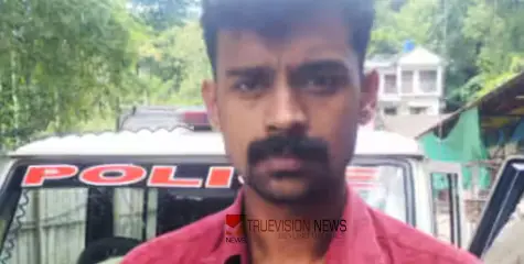 #arrest | ഗാന്ധിജയന്തി ദിനത്തിൽ പതിവില്ലാത്ത വരവും പോക്കും; മദ്യവില്‍പ്പന നടത്തിയ യുവാവ് പൊലീസ് പിടിയിൽ 