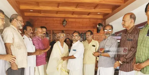 വയോജന ദിനത്തില്‍ കെ എസ് എസ് പി എ ബാലുശ്ശേരി മണ്ഡലം കമ്മിറ്റിയുടെ നേതൃത്വത്തില്‍  മുതിര്‍ന്ന അംഗങ്ങളെ ആദരിച്ചു