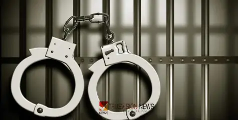 #Arrest | നാദാപുരത്ത് വീ​ട് കേ​ന്ദ്രീ​ക​രി​ച്ച് പണംവെച്ച് ശീട്ടുകളി; 13 പേർ അറസ്റ്റിൽ 