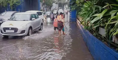 ഓറഞ്ച് അലര്‍ട്ട് ; സ്‌കൂളുകള്‍ക്കും കോളജുകള്‍ക്കും നാളെ അവധി പ്രഖ്യാപിച്ചു