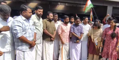 പി പി ദിവ്യക്കെതിരെ  കണ്ണൂർ ജില്ലാ പഞ്ചായത്ത് ഓഫീസിന് മുന്നിൽ പ്രതിഷേധവുമായി യൂത്ത് കോൺഗ്രസ്