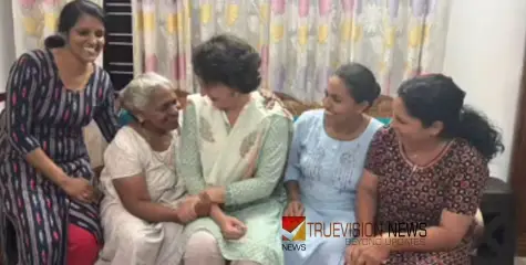 #priyankagandhi | വോട്ടറുടെ വീട്ടിൽ അപ്രതീക്ഷിത സന്ദ‍ർശനം; വഴിയിൽ കൈ കാണിച്ച് വിമുക്ത ഭടൻ, വാഹനം വീട്ടിലേക്ക് തിരിച്ച് പ്രിയങ്ക