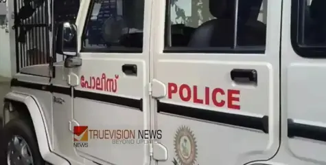 #policecustody | വാഹനം ഇടിച്ചിട്ട ശേഷം പരിക്ക് പറ്റിയയാളെ മുറിയിൽ പൂട്ടിയിട്ട് കൊലപ്പെടുത്തിയ സംഭവം; രണ്ടു പേർ പൊലീസ് കസ്റ്റഡിയിൽ