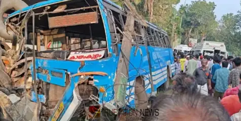 #accident | സ്വകാര്യ ബസ് മറിഞ്ഞ് അപകടം; നിരവധി പേർക്ക് പരിക്ക്