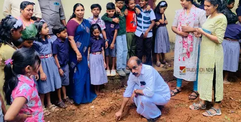 #KadameriLPschool | സ്കൂളിലെ  ഉച്ചഭക്ഷണം; പച്ചക്കറി തോട്ടവുമായി  വിദ്യാർത്ഥികൾ