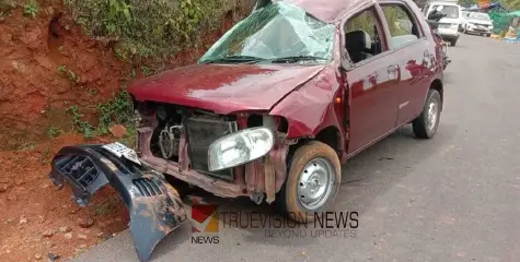 #accident |  വിദ്യാർഥികൾ സഞ്ചരിച്ച കാർ നിയന്ത്രണംവിട്ട് മറിഞ്ഞു, മൂന്നുപേർക്ക് പരിക്ക്