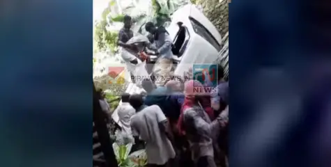 #Accident | ശബരിമലയിൽ ജോലിയ്ക്ക് പോയി തിരിച്ചുവരുകയായിരുന്ന തൊഴിലാളികള്‍ സഞ്ചരിച്ചിരുന്ന കാര്‍ നിയന്ത്രണം വിട്ട് താഴ്ചയിലേക്ക് വീണു. 