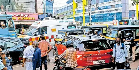  #Traffic | ഗതാഗതകുരുക്കിൽ വടകര; വാഹനങ്ങൾ മണിക്കൂറുകളോളം കുടുങ്ങിക്കിടക്കുന്നു