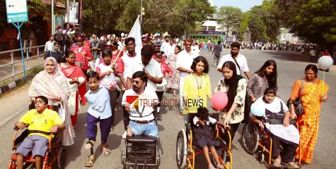 #BuddyWalk | സ്‌പെഷ്യല്‍ ഒളിമ്പിക്‌സ് വിളംബരം ചെയ്ത് ഭിന്നശേഷിക്കാരുടെ 'ബഡ്ഡി വാക്ക്'