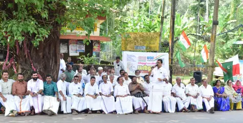 യുഡിഎഫ് വില്ലേജ് ഓഫീസിലേക്ക് ധര്‍ണ്ണ നടത്തി