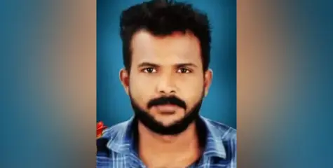 #Accident | നിയന്ത്രണം വിട്ട ബുള്ളറ്റ് വൈദ്യുതി തൂണില്‍ ഇടിച്ച്‌ മറിഞ്ഞു; ഇലക്‌ട്രീഷ്യൻ മരിച്ചു.