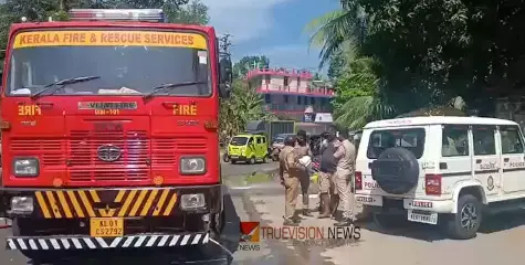 #accident | സ്കൂട്ടറിൽ ലോറി തട്ടി റോഡിൽവീണ് യാത്രികൻ; ചക്രം തലയിലൂടെ കയറിയിറങ്ങി ദാരുണാന്ത്യം