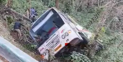 #ksrtcbusaccident | ബ്രേക്ക് നഷ്ടമായി; കെഎസ്ആർടിസി ബസ് കൊക്കയിലേക്ക് മറിഞ്ഞുണ്ടായ അപകടത്തിൽ മരണം നാലായി