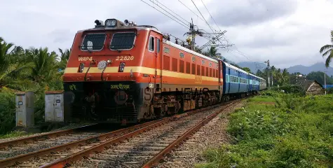 #train |  ട്രെയിനിന്റെ പടിയിലിരുന്ന് യാത്ര ചെയ്ത യുവാവ് വീണു മരിച്ചു